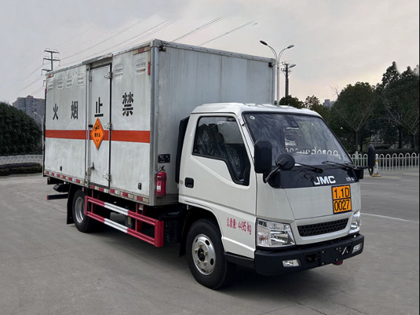 江鈴藍(lán)牌爆破器材運(yùn)輸車